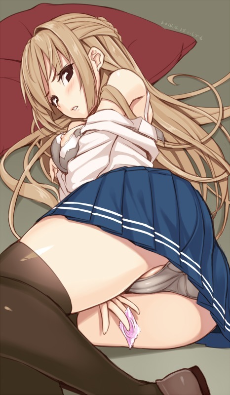 灰色の下木一周雲