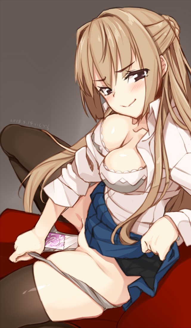 灰色の下木一周雲